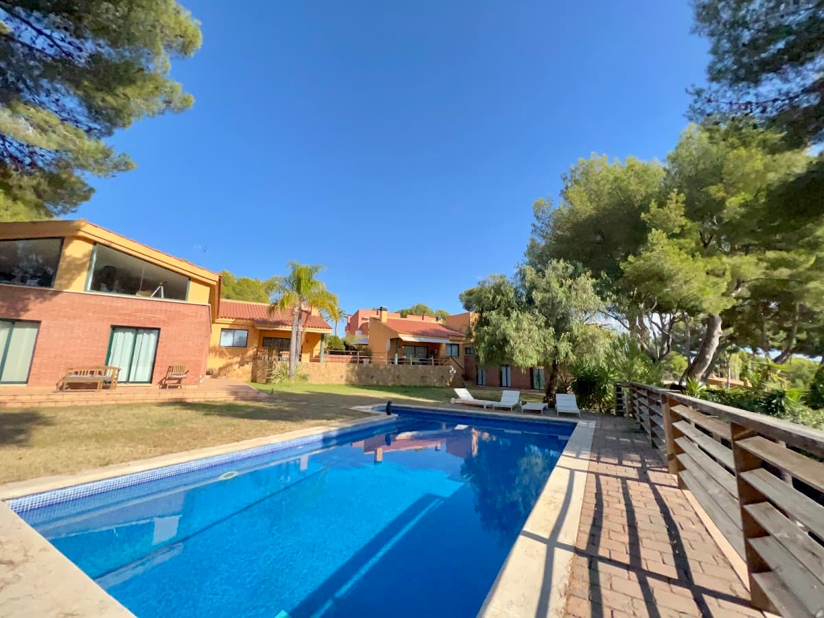 Chalet con piscina y jardín gestionado por Bi9 en la zona de Tarragona