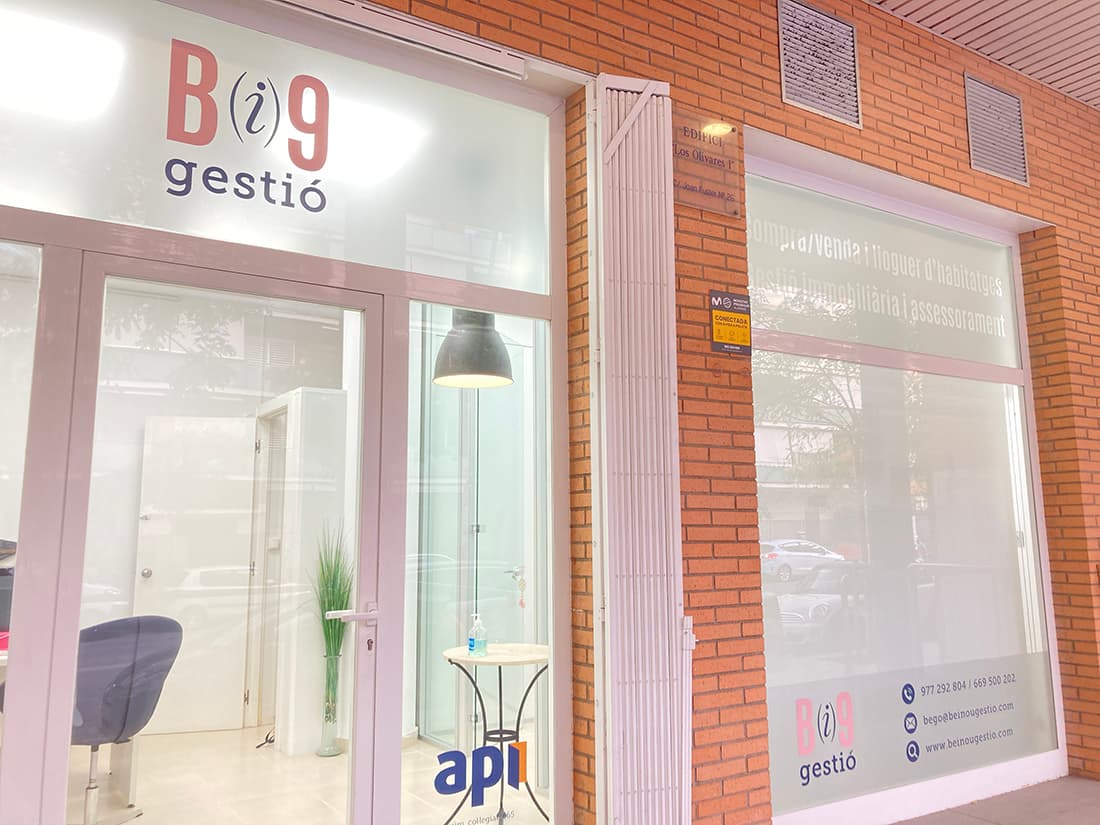 Fachada de la oficina de Bi9 Gestió Immobiliària en Tarragona